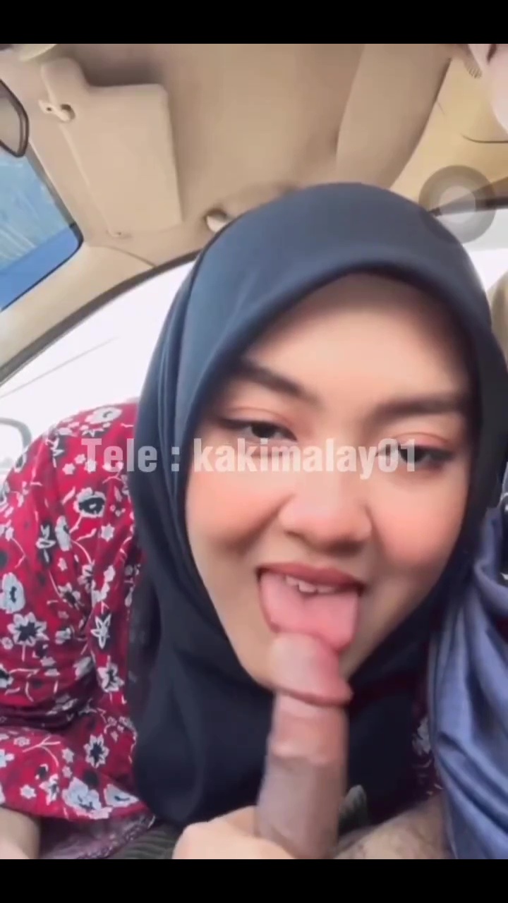 Jilbab baju merah motif bunga2 suka ngulum
