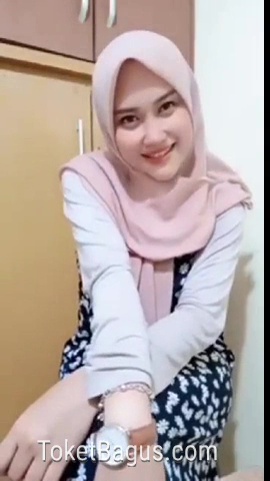 Jilbab pink cakep banget sumpah